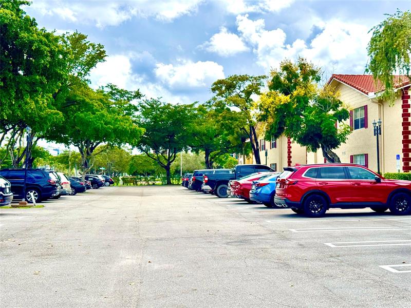 Image 35 of 41 For 3590 University Dr  V-6