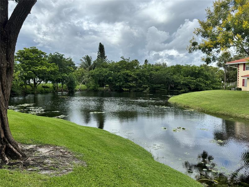 Image 38 of 41 For 3590 University Dr  V-6