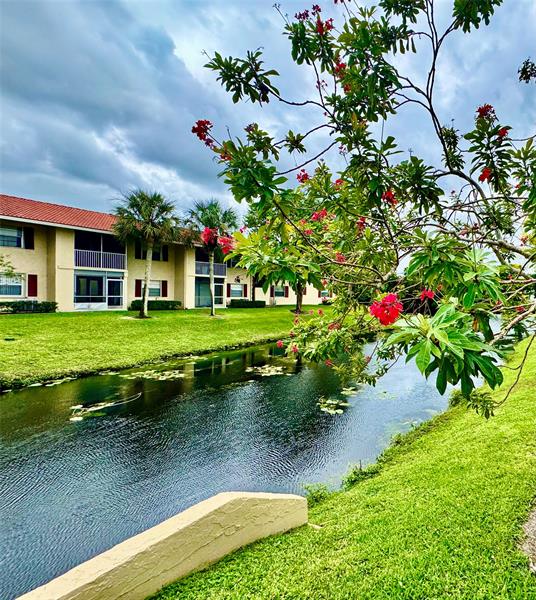 Image 40 of 41 For 3590 University Dr  V-6