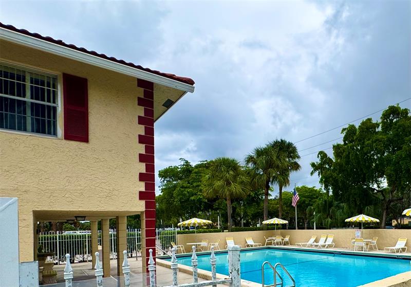 Image 41 of 41 For 3590 University Dr  V-6