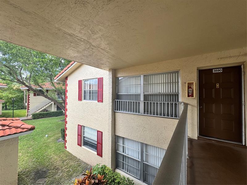 Image 8 of 41 For 3590 University Dr  V-6