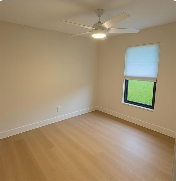 Image 7 of 18 For 5042 Sheridan St  2