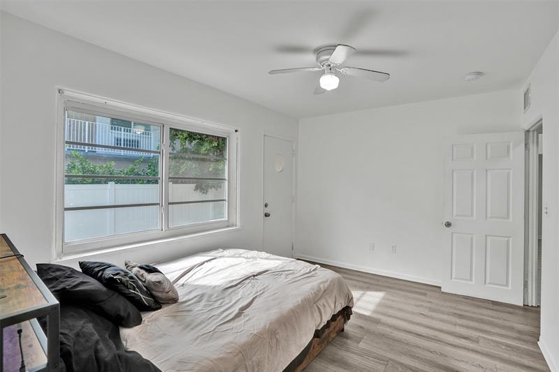 Image 13 of 26 For 6929 Rue Vendome  1