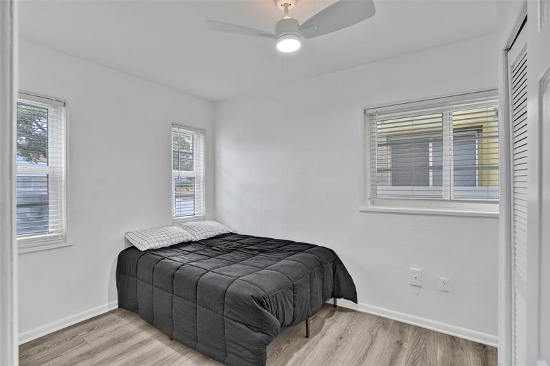 Image 15 of 26 For 6929 Rue Vendome  1