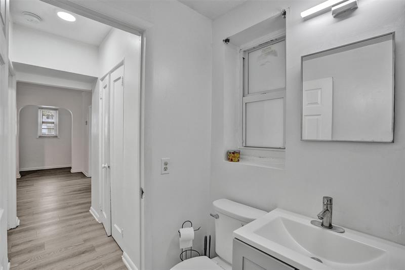 Image 17 of 26 For 6929 Rue Vendome  1