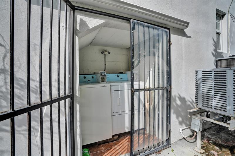 Image 20 of 26 For 6929 Rue Vendome  1