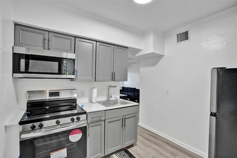 Image 3 of 26 For 6929 Rue Vendome  1