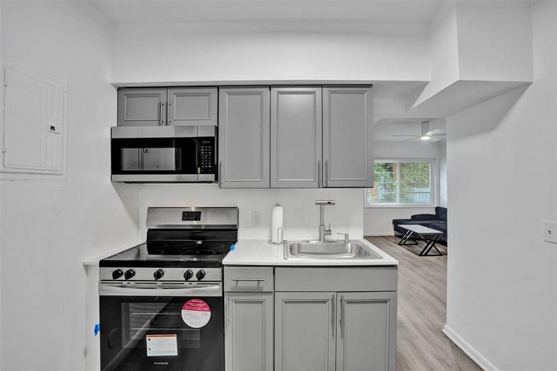Image 4 of 26 For 6929 Rue Vendome  1