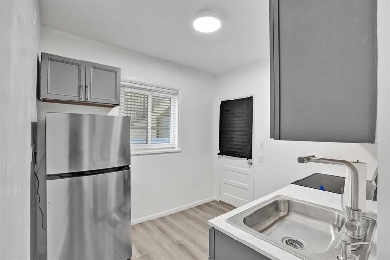 Image 5 of 26 For 6929 Rue Vendome  1