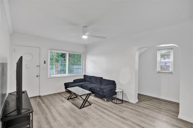 Image 8 of 26 For 6929 Rue Vendome  1