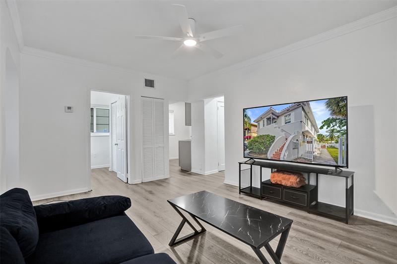Image 9 of 26 For 6929 Rue Vendome  1