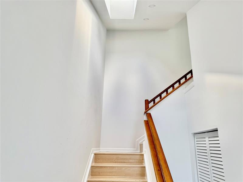 Image 6 of 38 For 5361 Buckhead Cir  2040