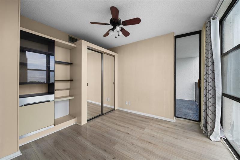 Image 10 of 41 For 800 Parkview Dr  625