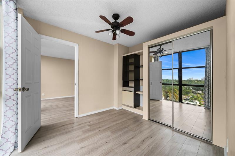 Image 12 of 41 For 800 Parkview Dr  625