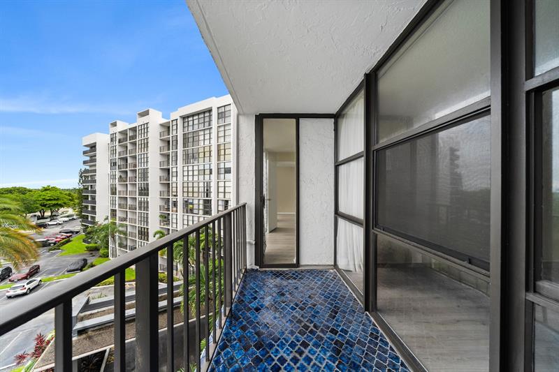 Image 16 of 41 For 800 Parkview Dr  625