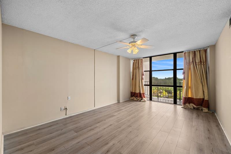 Image 19 of 41 For 800 Parkview Dr  625