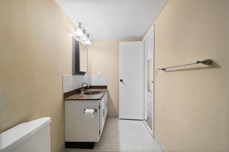 Image 23 of 41 For 800 Parkview Dr  625