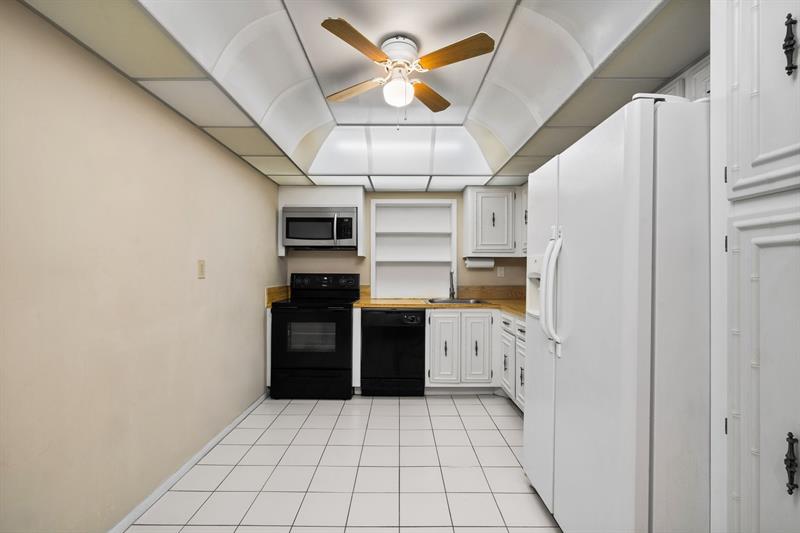 Image 26 of 41 For 800 Parkview Dr  625