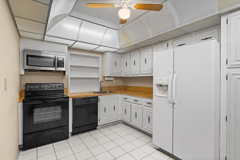 Image 27 of 41 For 800 Parkview Dr  625