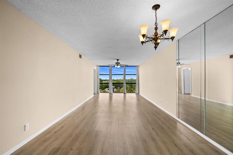 Image 3 of 41 For 800 Parkview Dr  625