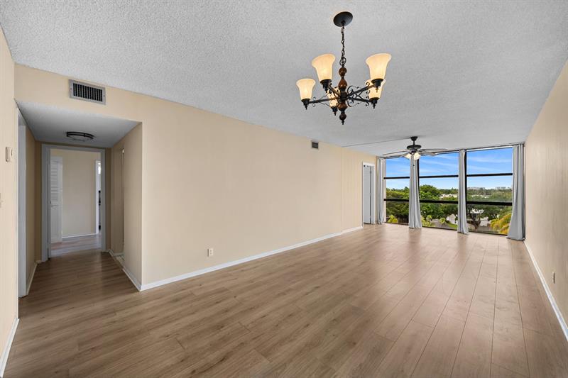 Image 5 of 41 For 800 Parkview Dr  625
