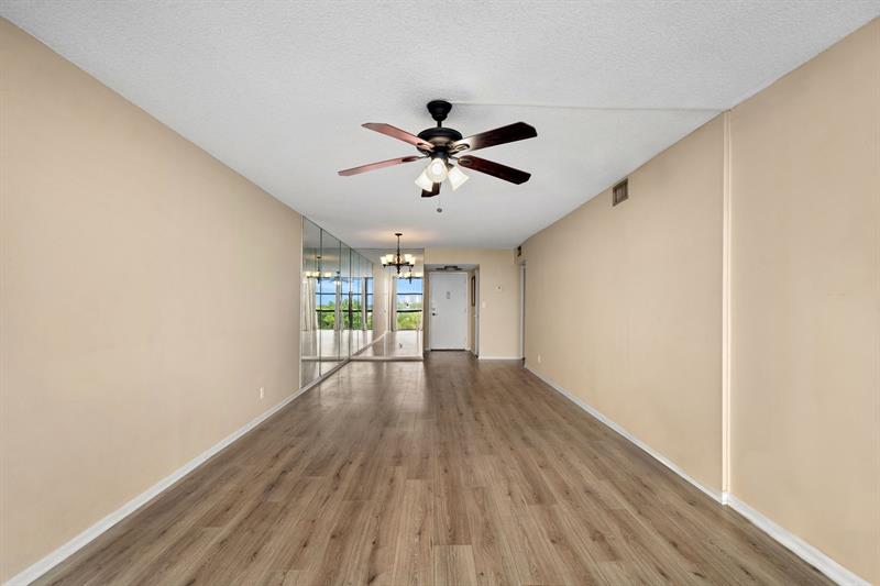 Image 7 of 41 For 800 Parkview Dr  625