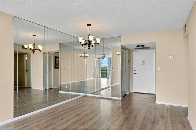 Image 8 of 41 For 800 Parkview Dr  625