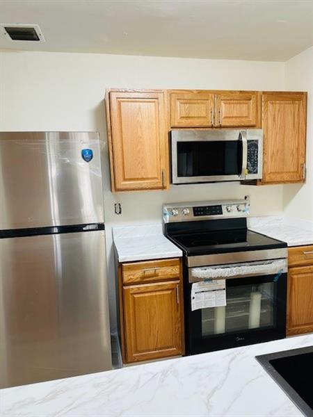 Image 9 of 27 For 5040 Elmhurst Rd  A