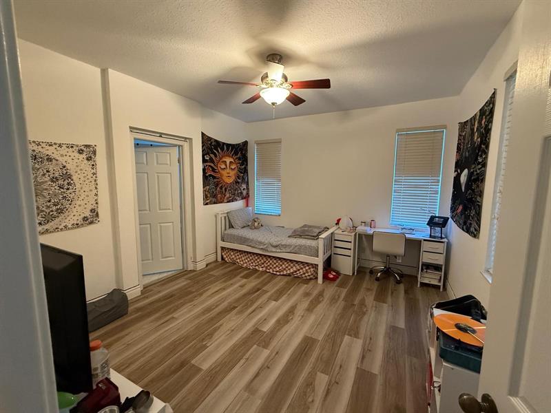 Image 7 of 9 For 516 Live Oak Ln