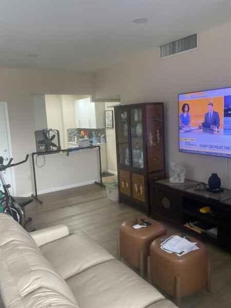 Image 5 of 9 For 11111 Biscayne Blvd  1h