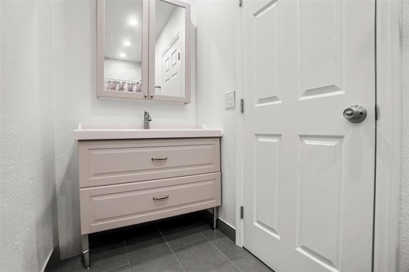 Image 32 of 42 For 6613 Dahlia Dr