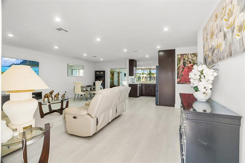 Image 5 of 42 For 6613 Dahlia Dr