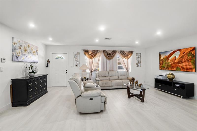 Image 7 of 42 For 6613 Dahlia Dr