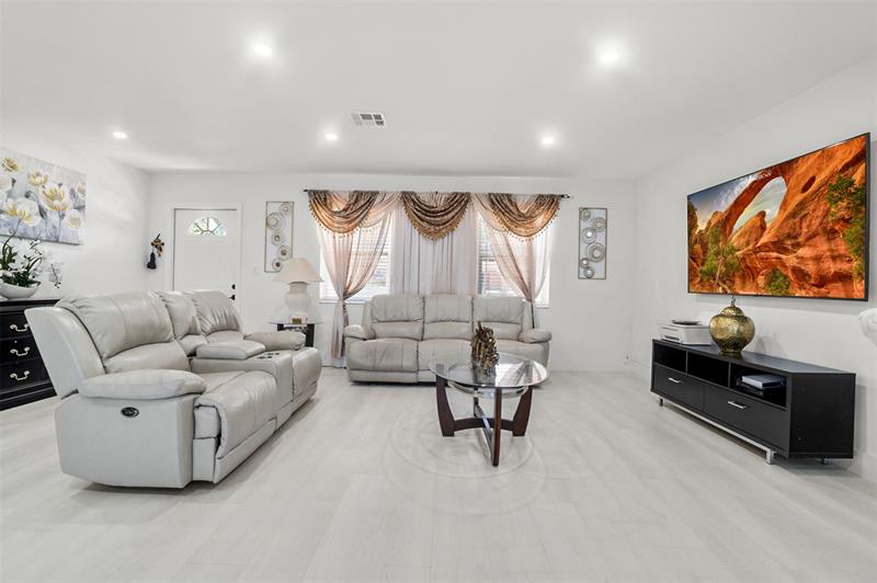 Image 8 of 42 For 6613 Dahlia Dr