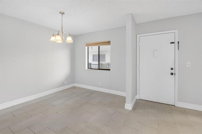 Image 10 of 39 For 5370 Las Verdes Cr  319