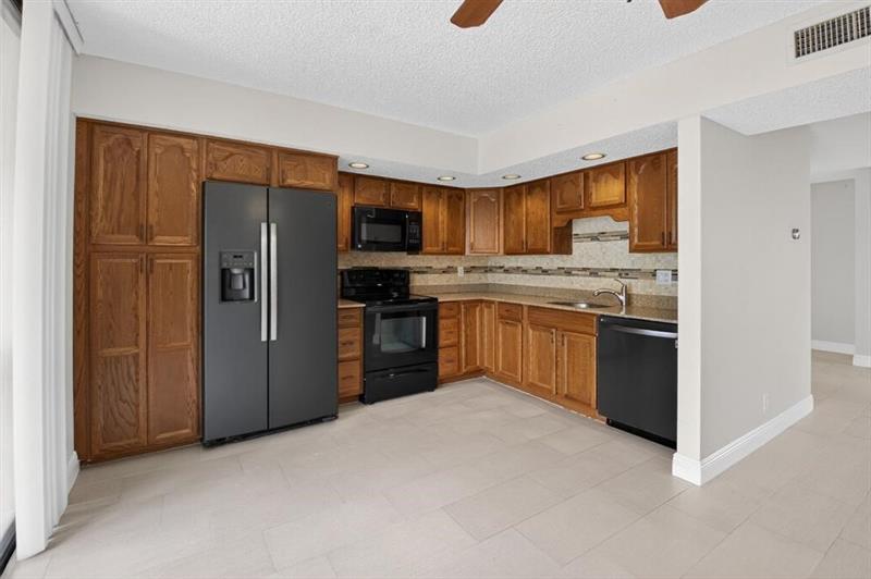 Image 14 of 39 For 5370 Las Verdes Cr  319