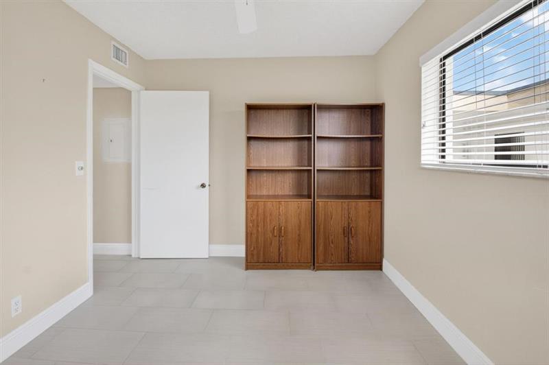 Image 27 of 39 For 5370 Las Verdes Cr  319