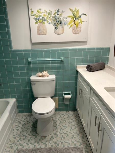 Image 13 of 32 For 4050 Ocean Dr 207