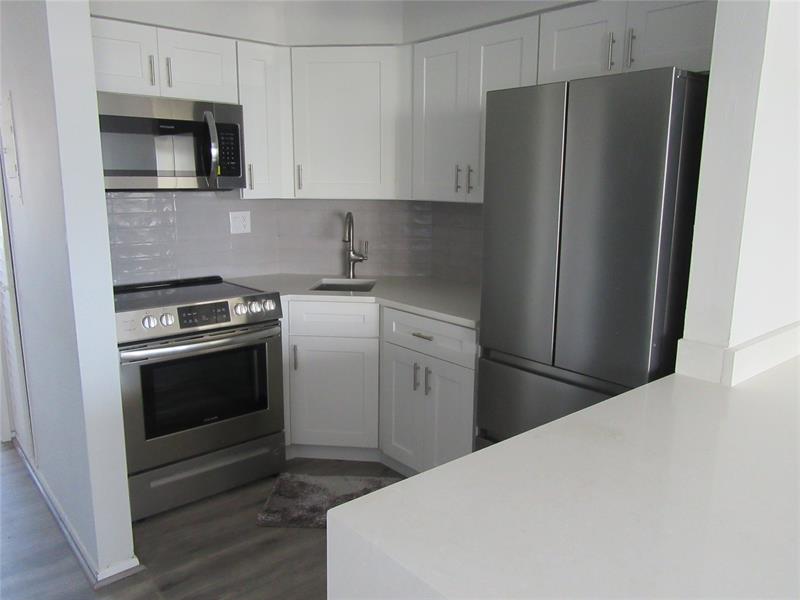 Image 9 of 32 For 4050 Ocean Dr 207