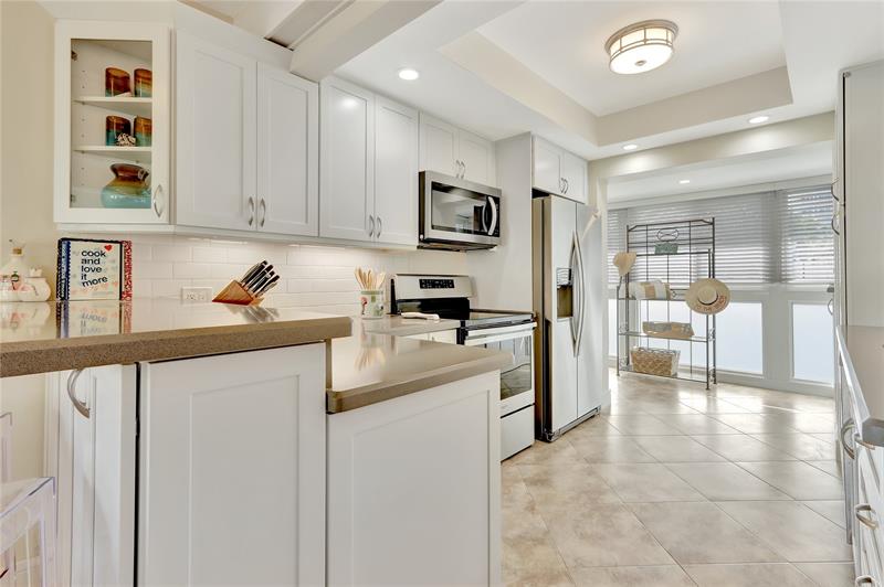 Image 11 of 28 For 2000 Ocean Ln  13