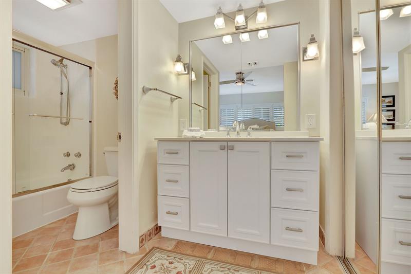 Image 18 of 28 For 2000 Ocean Ln  13