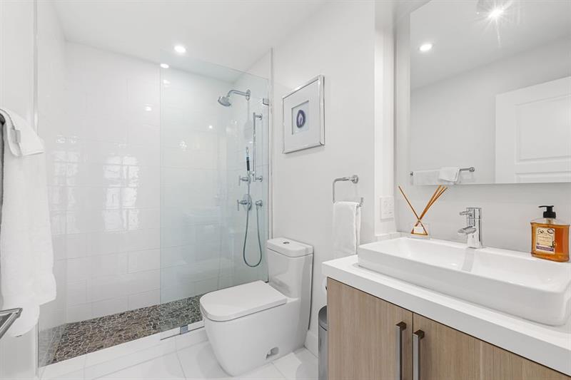 Image 39 of 48 For 545 Fort Lauderdale Beach Blvd  1703 1704