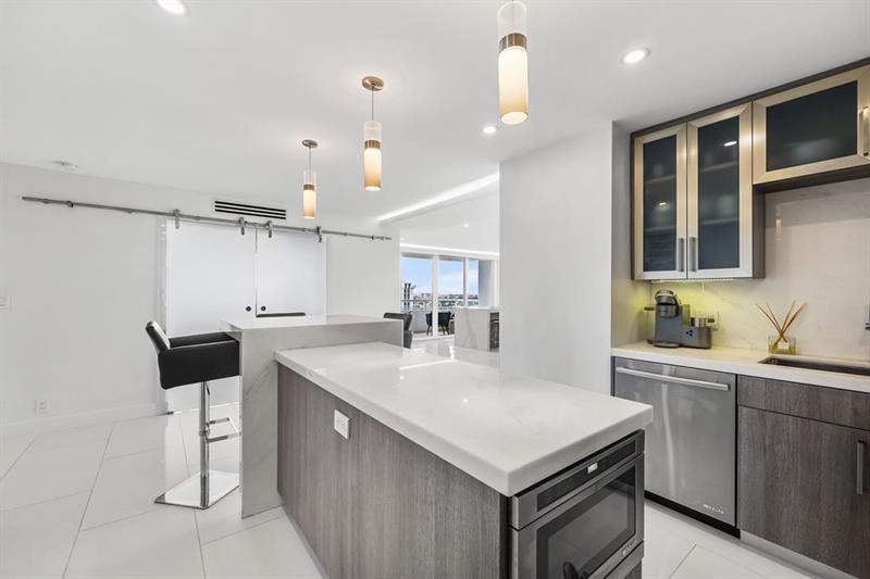 Image 4 of 48 For 545 Fort Lauderdale Beach Blvd  1703 1704