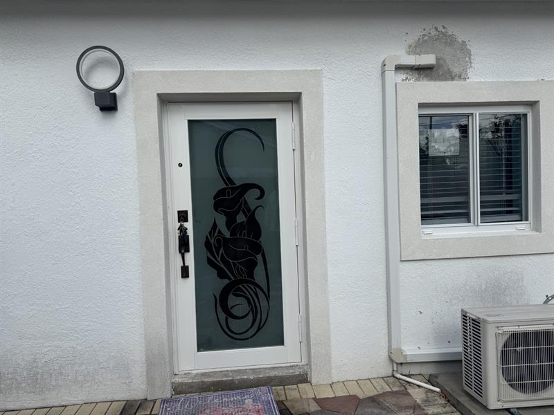 Image 2 of 9 For 240 27th St  