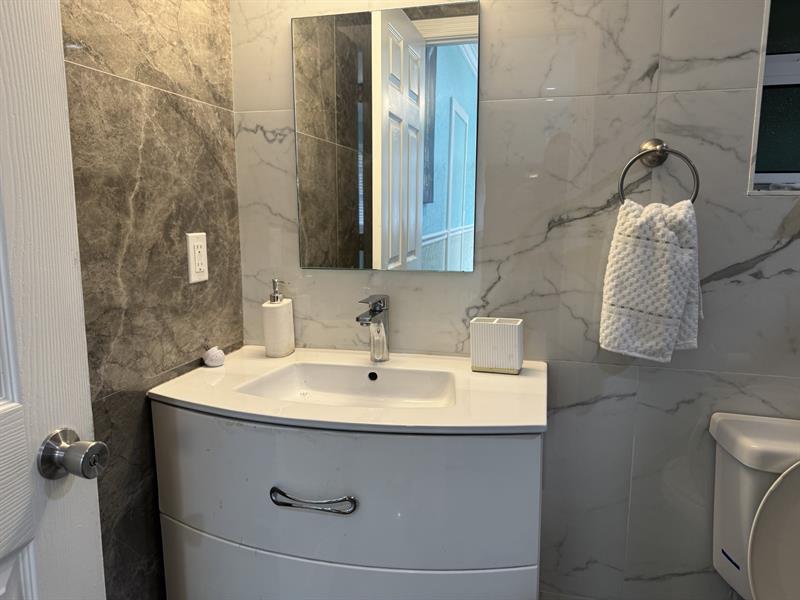 Image 8 of 9 For 240 27th St  