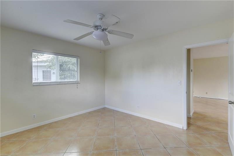 Image 20 of 50 For 1658 34th Street  A