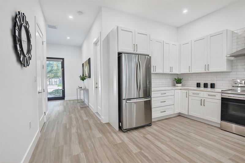 Image 10 of 39 For 1010 Middle St  1010