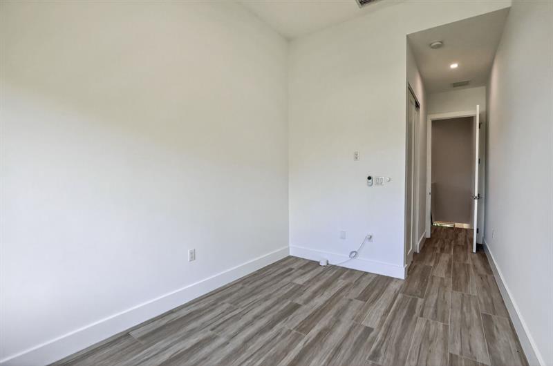 Image 22 of 39 For 1010 Middle St  1010