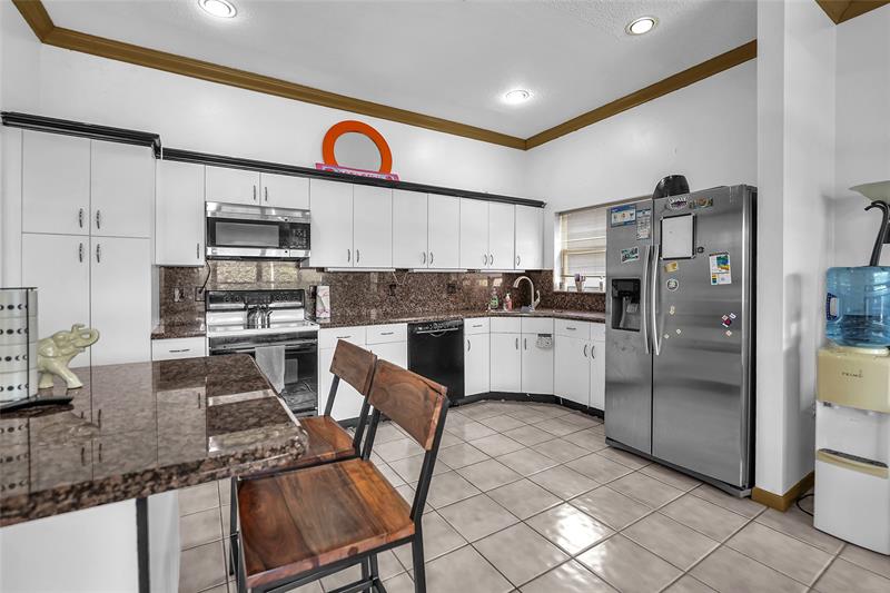 Image 23 of 41 For 7701 Highlands Cir