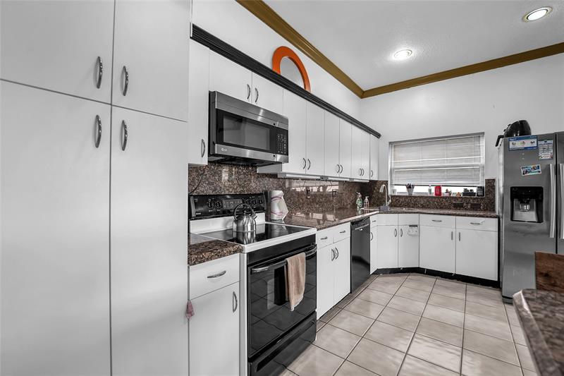 Image 24 of 41 For 7701 Highlands Cir